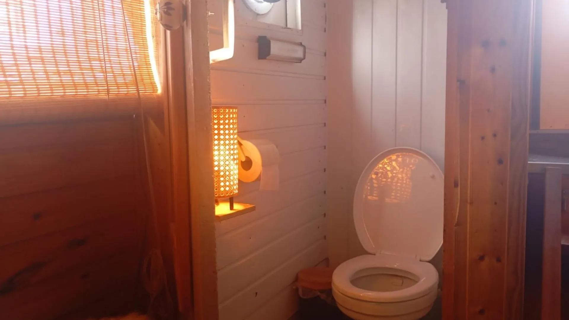 Inn The Water - Floating Hostel Experience Amsterdam
