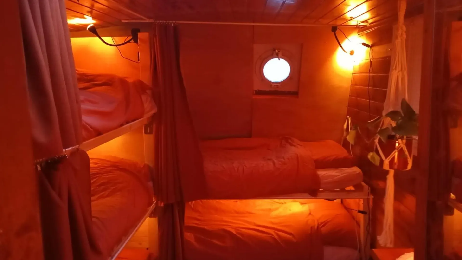 אמסטרדם Inn The Water - Floating Hostel Experience